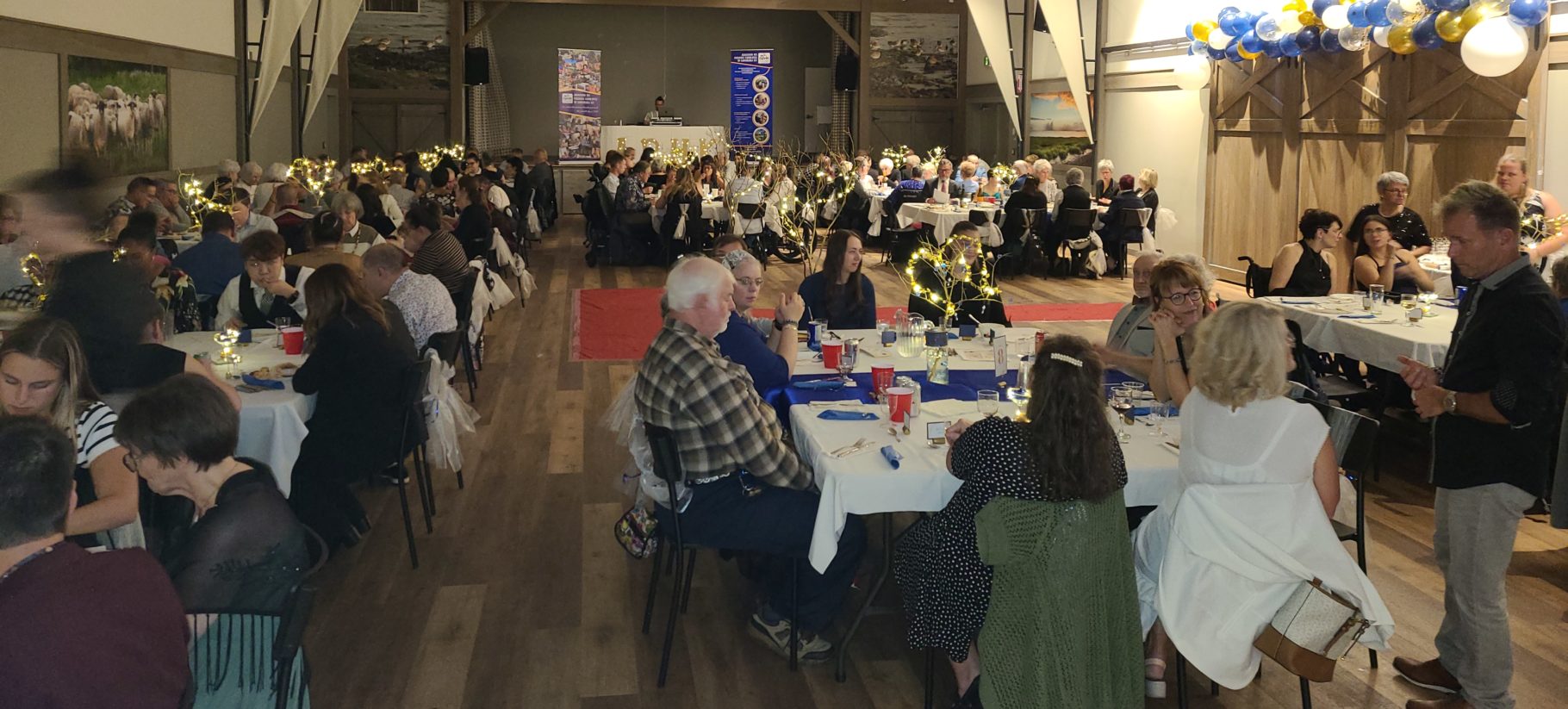 photo prise dans la salle des gens présents lors du 40ème