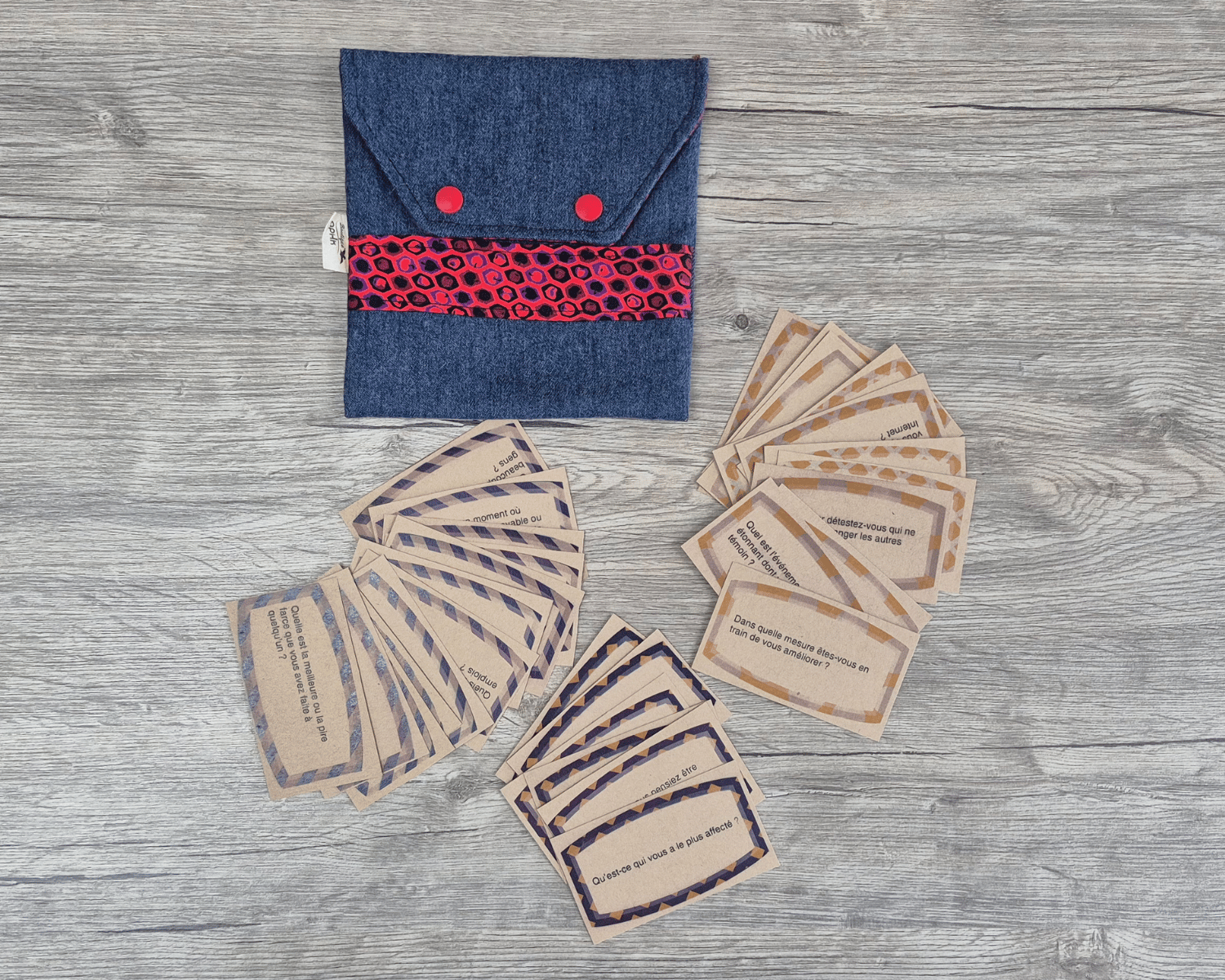 pochette en tissus avec cartons de questions