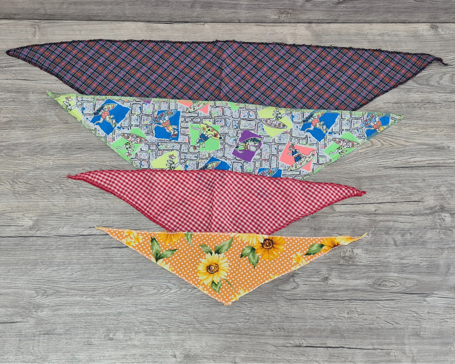 Foulards colorés pour chien et chat